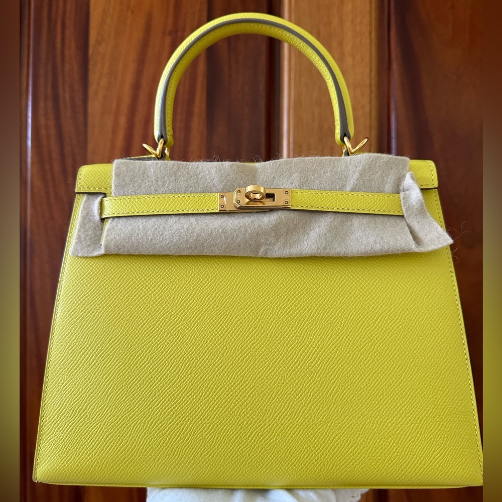 HERMÈS Lime GHW KELLY 25 Epsom Sellier , stamp Y-2020 w/ Certificate